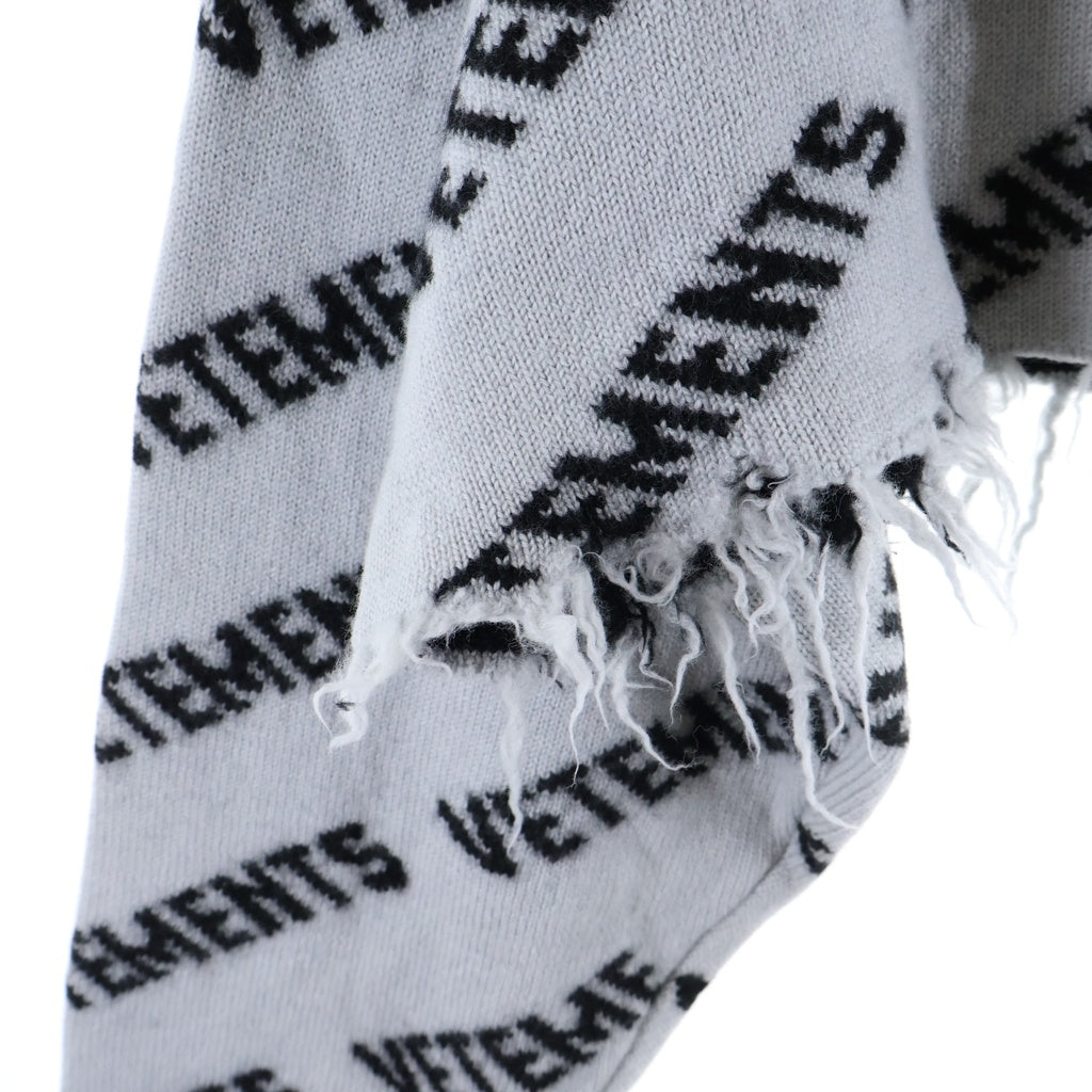 VETEMENTS(ヴェトモン) 23SS モノグラム クロップド ダメージ加工クルーネック長袖ニットセーター グレー UE63KN900G
