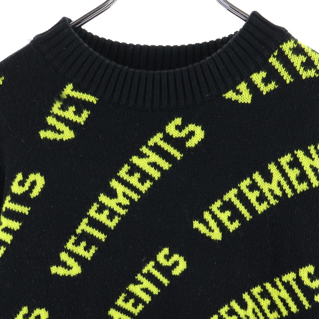 VETEMENTS(ヴェトモン) 22AW ロゴ総柄 ジャガード クルーネック長袖ニット セーター ブラック UA53KN300Y