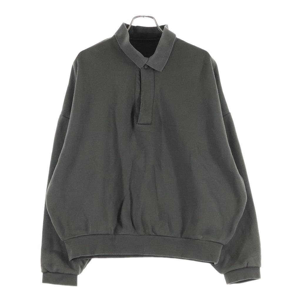 FEAR OF GOD ESSENTIALS(フィアオブゴッド エッセンシャルズ) バックラバーロゴプリント 長袖ポロスウェットシャツ トレーナー カーキ