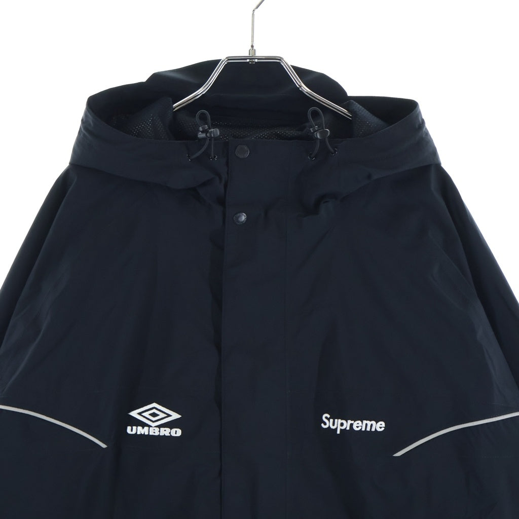 SUPREME(シュプリーム) 25SS ×UMBRO GORE-TEX Hooded Jacket ×アンブロ ゴアテックス ロゴ刺繍 ナイロンフーデッドジャケット ブラック