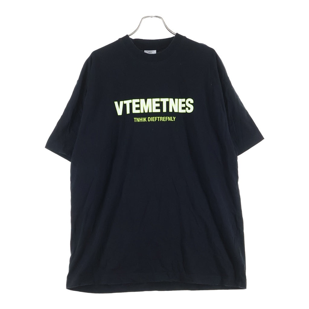 VETEMENTS(ヴェトモン) Mispelt Logo T-Shirt ミスぺルト ロゴ クルーネック半袖Tシャツカットソー ブラック UE52TR170B