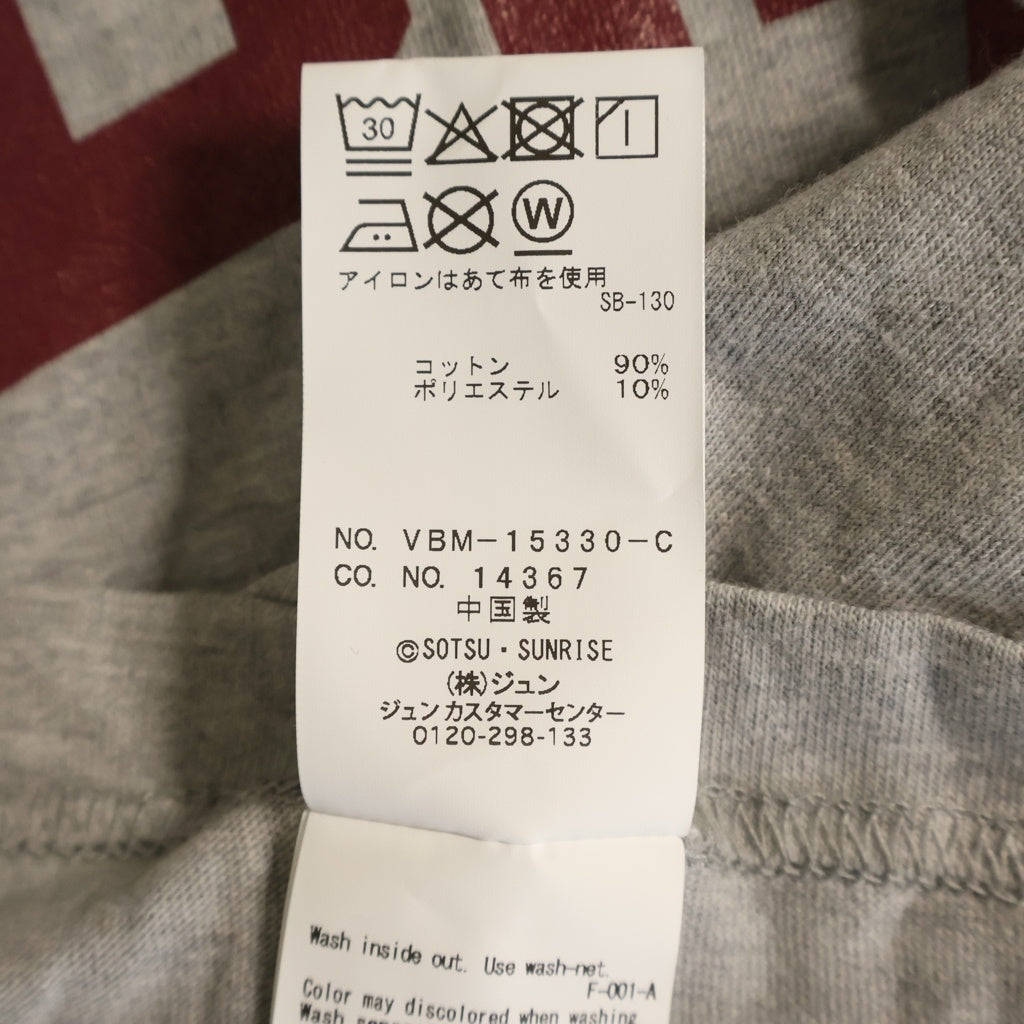 V.A.(ヴイエー) ×FRAGMENT DESIGN GUNDAM Military Academy Crew Sweat 08 フラグメントデザイン ガンダム フロントプリント クルーネックスウェットトレーナー グレー/レッド VBM-15340-C