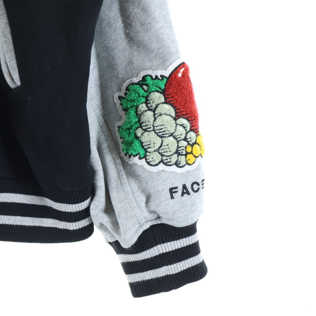 FACETASM(ファセッタズム) ×FRUIT OF THE LOOM ×フルーツオブザルーム 袖ロゴワッペン刺繍 フーデッドスウェットスタジャン ブラック/グレー