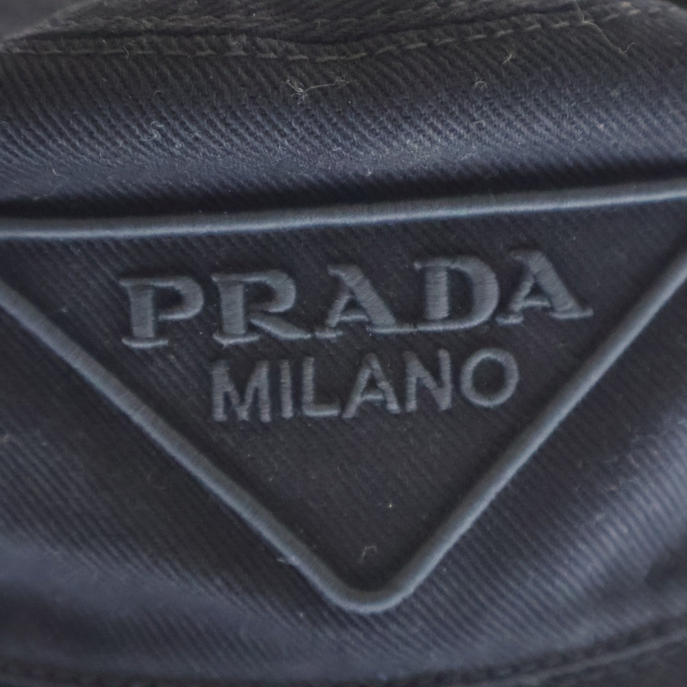 PRADA(プラダ) 23SS フリンジ ロゴ刺繍 コットン バケットハット ブラック 1HC137 2FMB