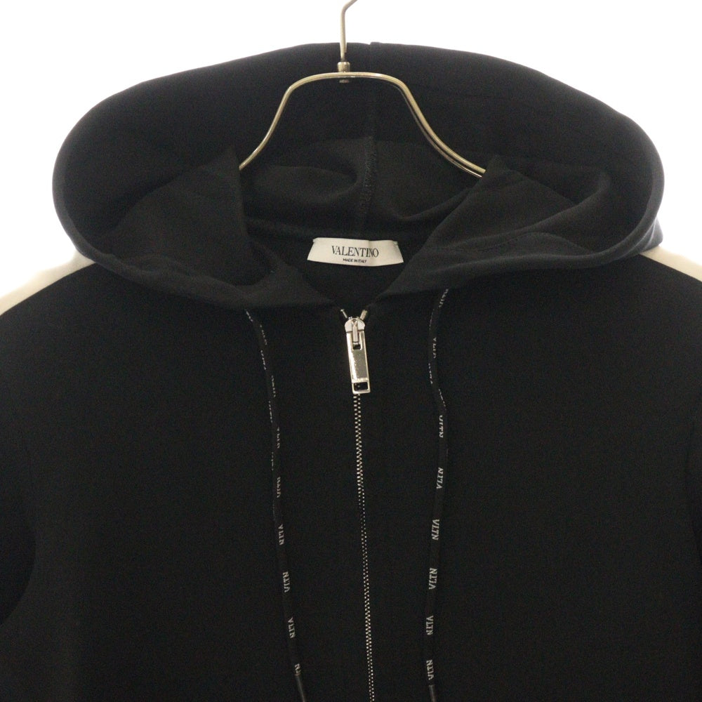 VALENTINO(ヴァレンチノ) ポケット ラバーロゴワッペン付 ジップアップ パーカー ブラック UV3MF15I6L0