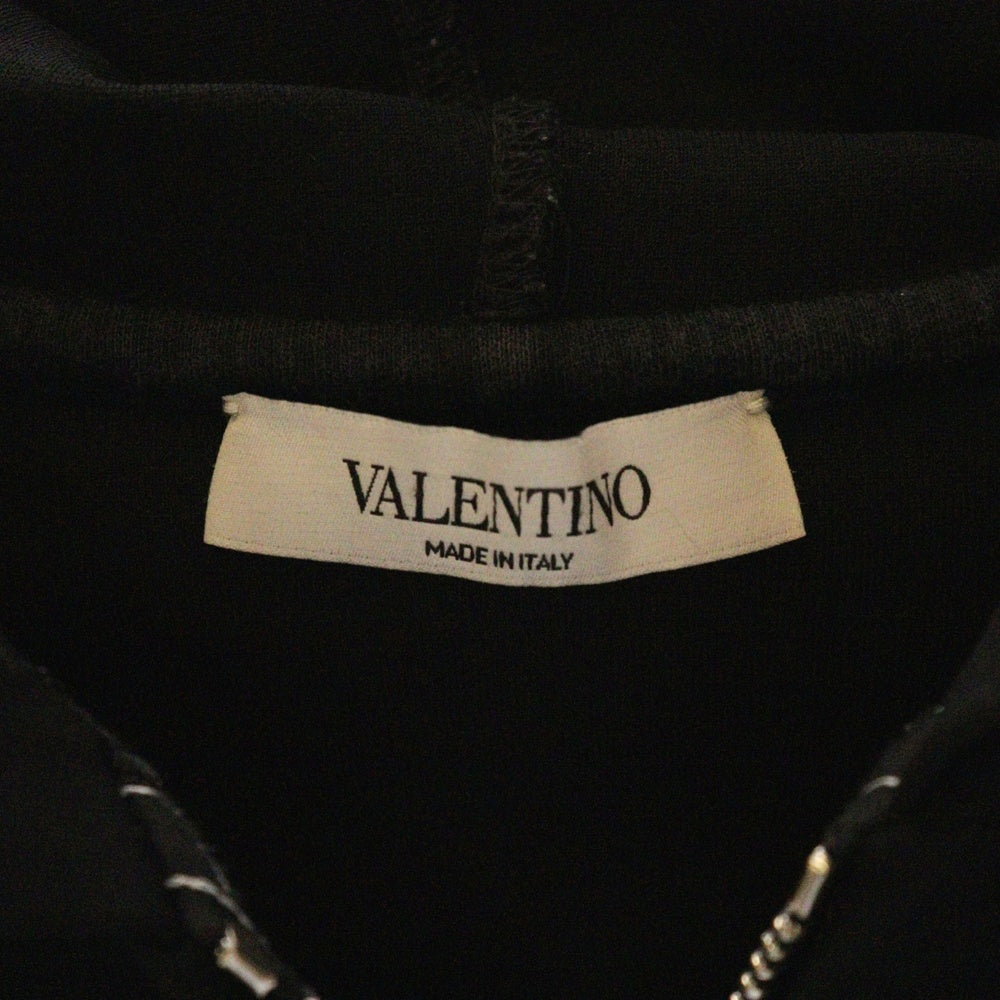 VALENTINO(ヴァレンチノ) ポケット ラバーロゴワッペン付 ジップアップ パーカー ブラック UV3MF15I6L0