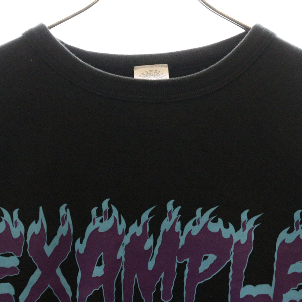 EXAMPLE(エグザンプル) FIRE BUG バックプリント クルーネックスウェット ブラック/ブルー