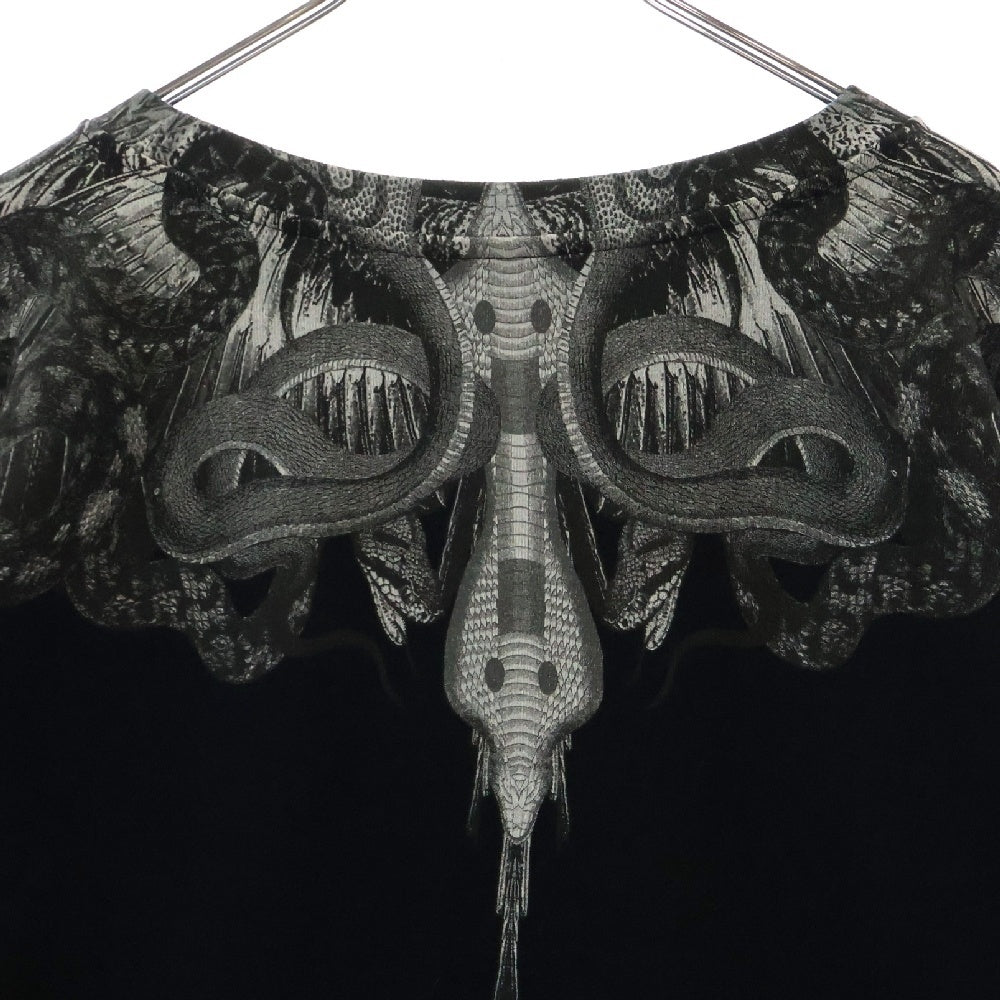 MARCELO BURLON(マルセロバーロン) ネック プリントデザイン オーバーシルエット クルーネックトレーナー 長袖 ブラック