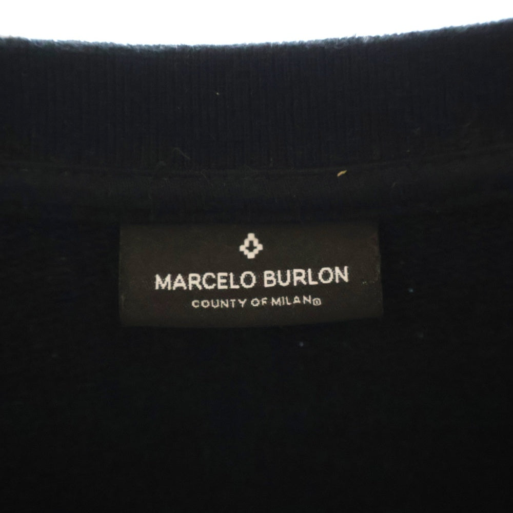 MARCELO BURLON(マルセロバーロン) ネック プリントデザイン オーバーシルエット クルーネックトレーナー 長袖 ブラック