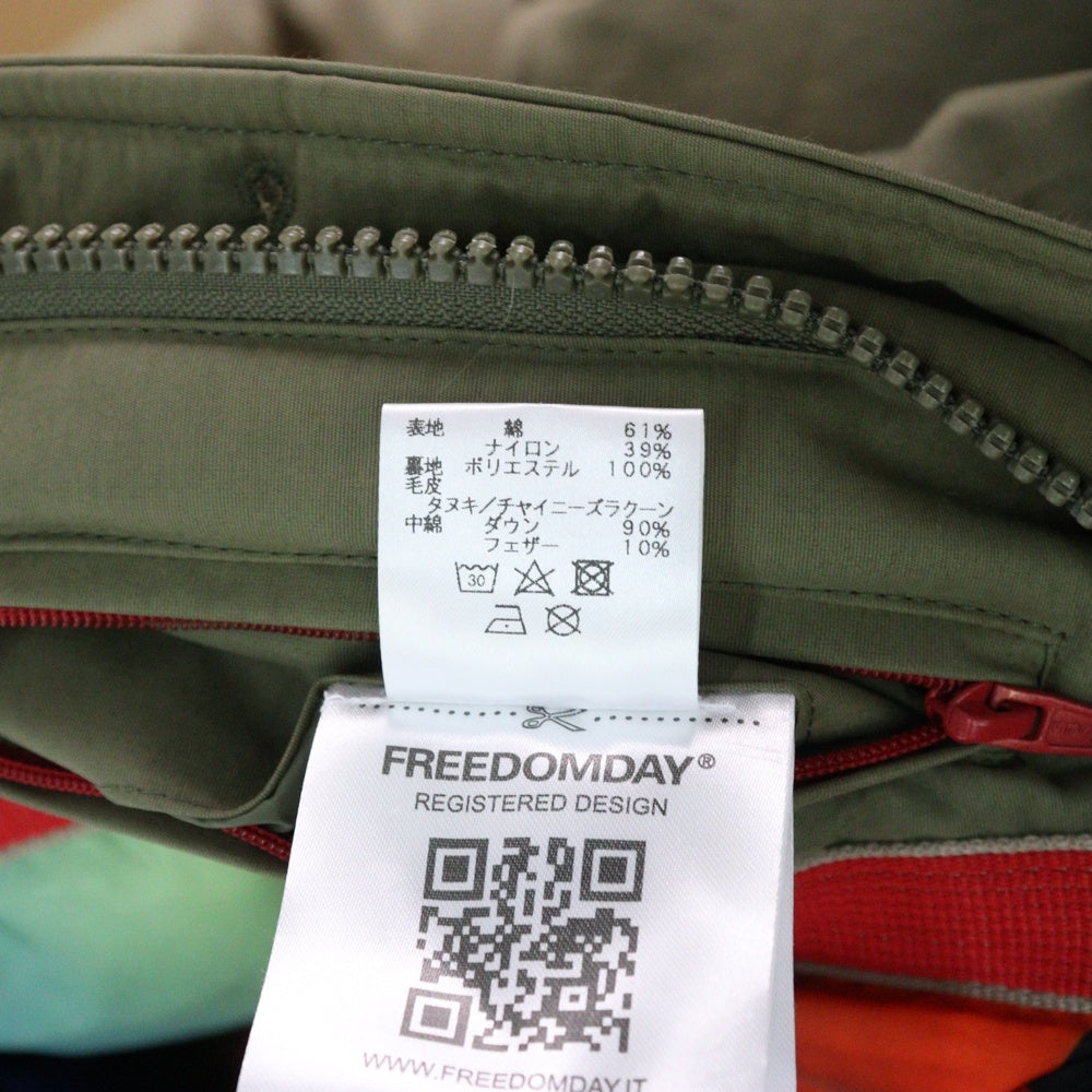 freedomday(フリーダムデイ) ワッペン付き ラクーンファー ダウンジャケット カーキ IFRM1241U600