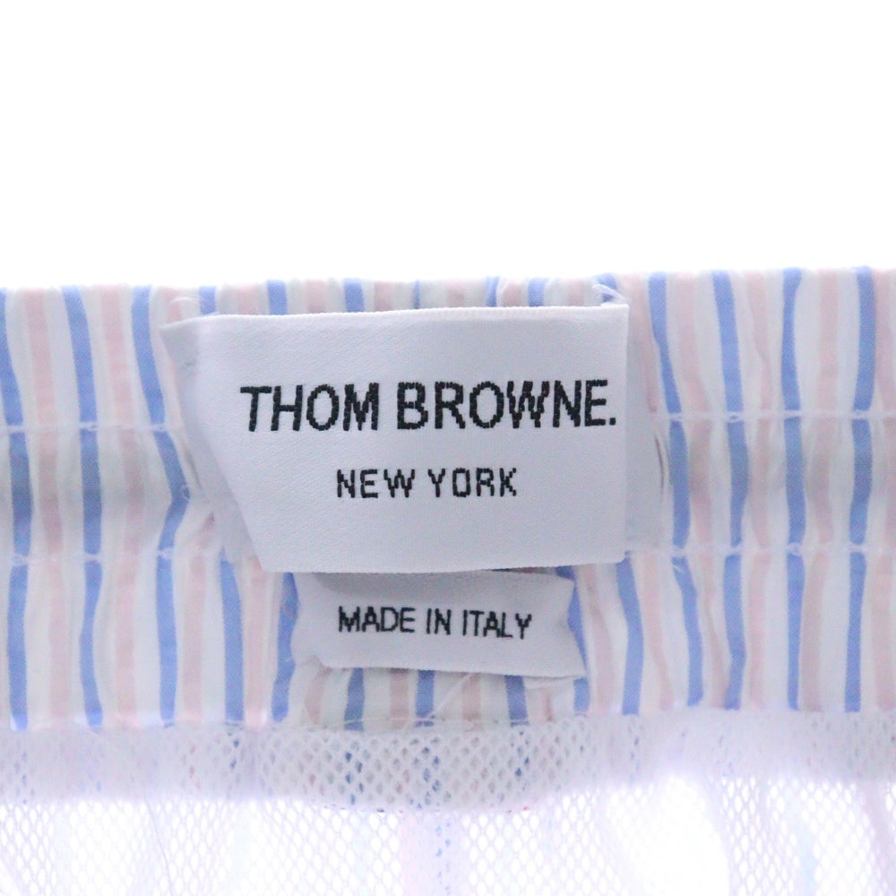 THOM BROWNE(トムブラウン) シアサッカー ストライプ柄 スイムショーツ ホワイト/ブルー MTT026A-F0009-480