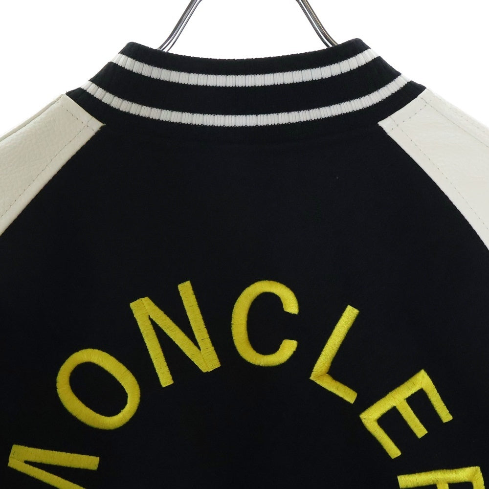 MONCLER(モンクレール) 23AW ×FRAGMENT CELSIA GIUBBOTTO フラグメント フラワー刺繍 袖レザー切り替え ダウン入りスカジャン ブラック/ホワイト I209U1A00007