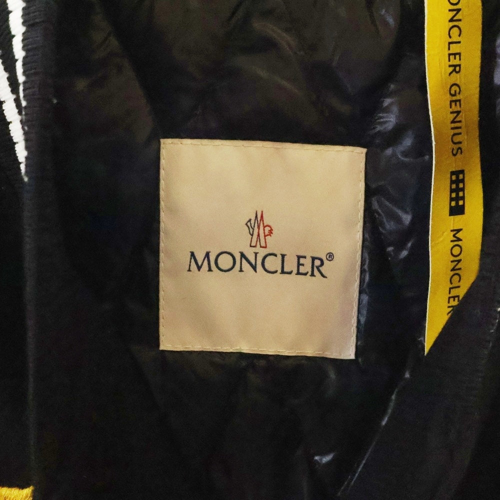 MONCLER(モンクレール) 23AW ×FRAGMENT CELSIA GIUBBOTTO フラグメント フラワー刺繍 袖レザー切り替え ダウン入りスカジャン ブラック/ホワイト I209U1A00007