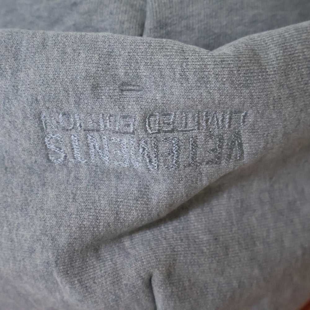 VETEMENTS(ヴェトモン) MY NAME IS VETEMENTS ZIP UP HOODIE マイネームイズヴェトモン ジップアップパーカー グレー UE52TR420G