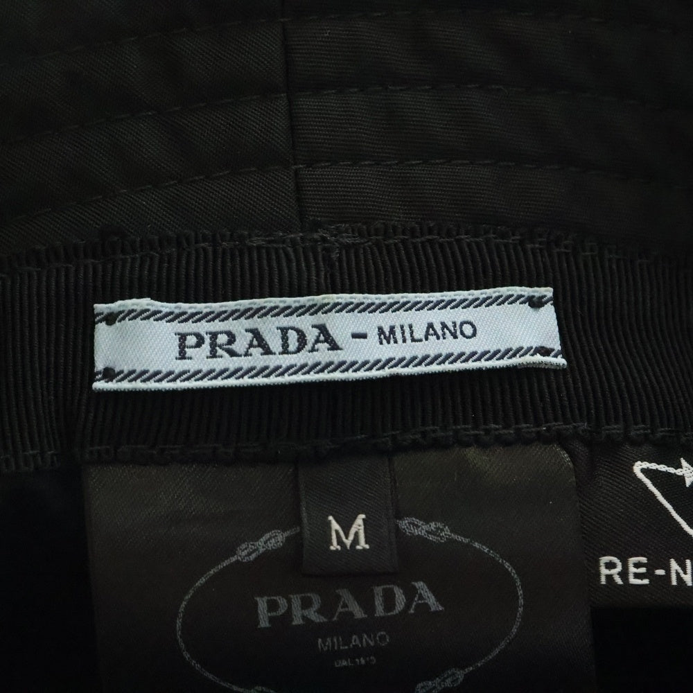 PRADA(プラダ) トライアングルロゴプレート付き リナイロンバケットハット ブラック 1HC137