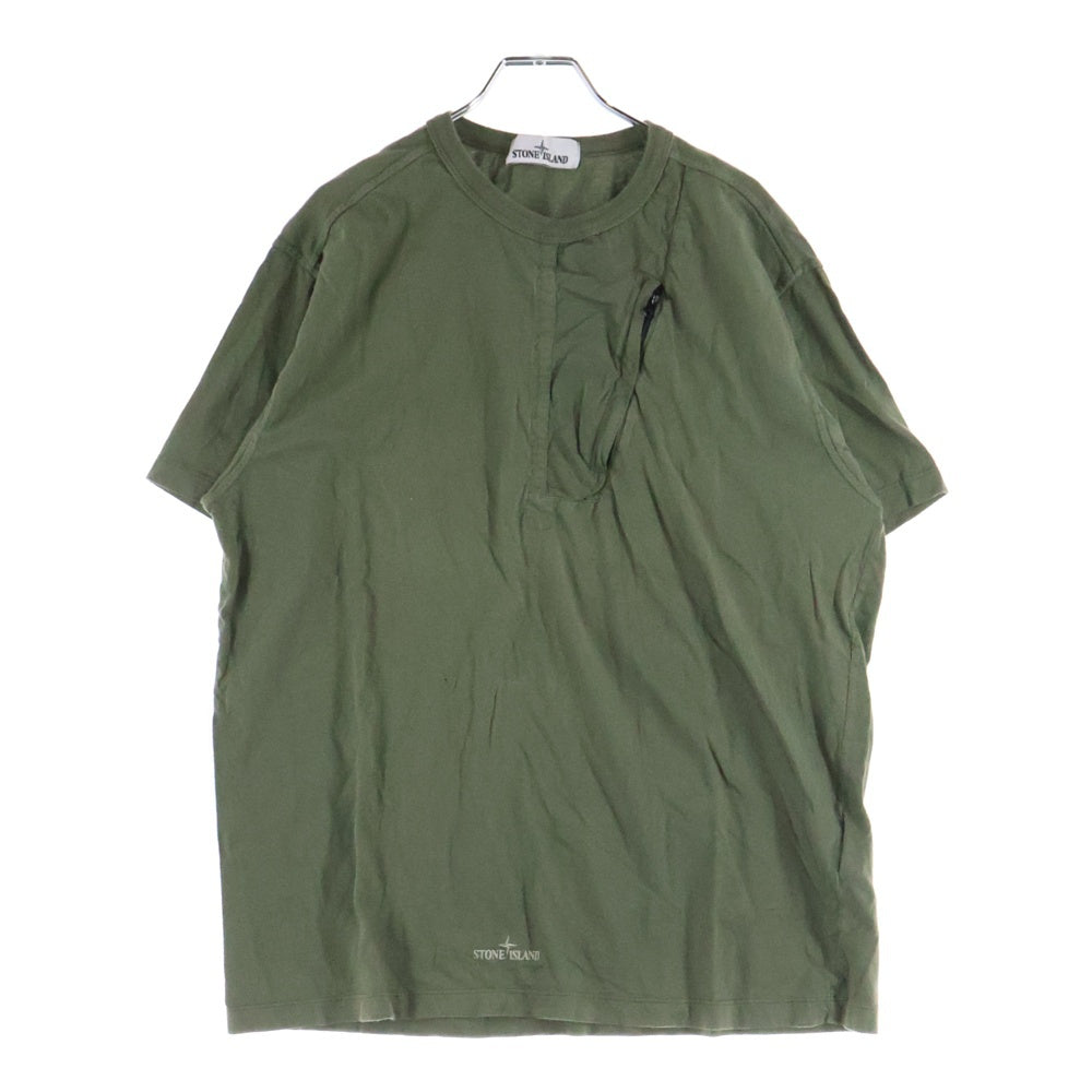 STONE ISLAND(ストーンアイランド) フロントロゴ刺繍 ジップポケット付 クルーネック 半袖Tシャツ カーキ 721520358