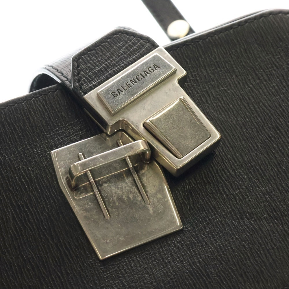 BALENCIAGA(バレンシアガ) バックルロゴ タック レザー ショルダーバッグ ブラック