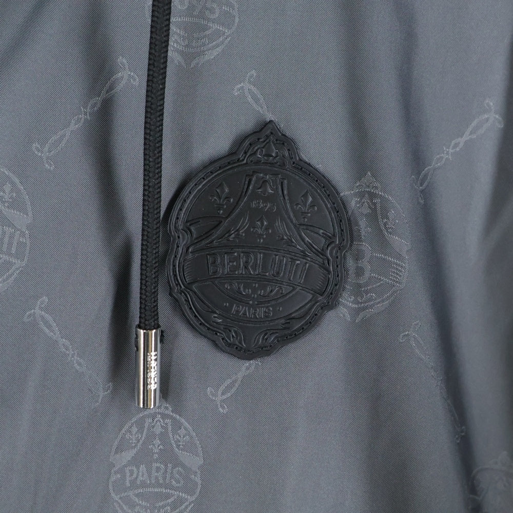 Berluti(ベルルッティ) Nylon Zip Jacket ロゴ総柄 ジップアップ ナイロンジャケット グレー R20OBU80PAEU