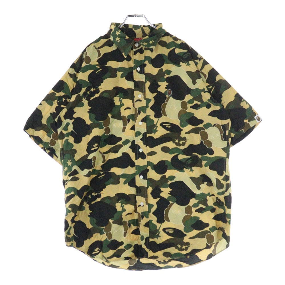 A BATHING APE(アベイシングエイプ) ×KAWS bendy 1st camo yellow S/S SHITS カウズ 迷彩 カモ柄 半袖シャツ マルチカラー