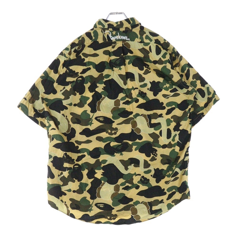 A BATHING APE(アベイシングエイプ) ×KAWS bendy 1st camo yellow S/S SHITS カウズ 迷彩 カモ柄 半袖シャツ マルチカラー