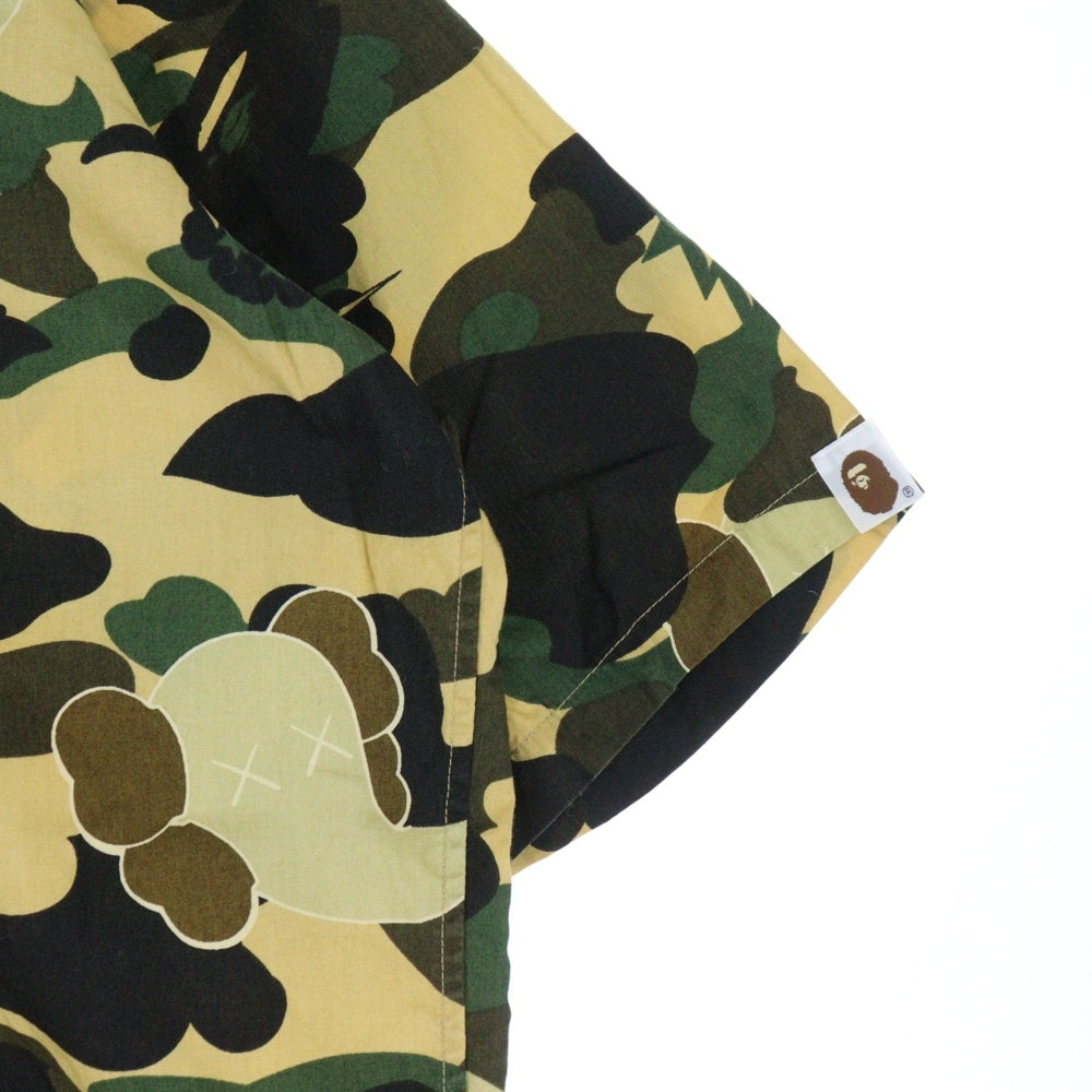 A BATHING APE(アベイシングエイプ) ×KAWS bendy 1st camo yellow S/S SHITS カウズ 迷彩 カモ柄 半袖シャツ マルチカラー