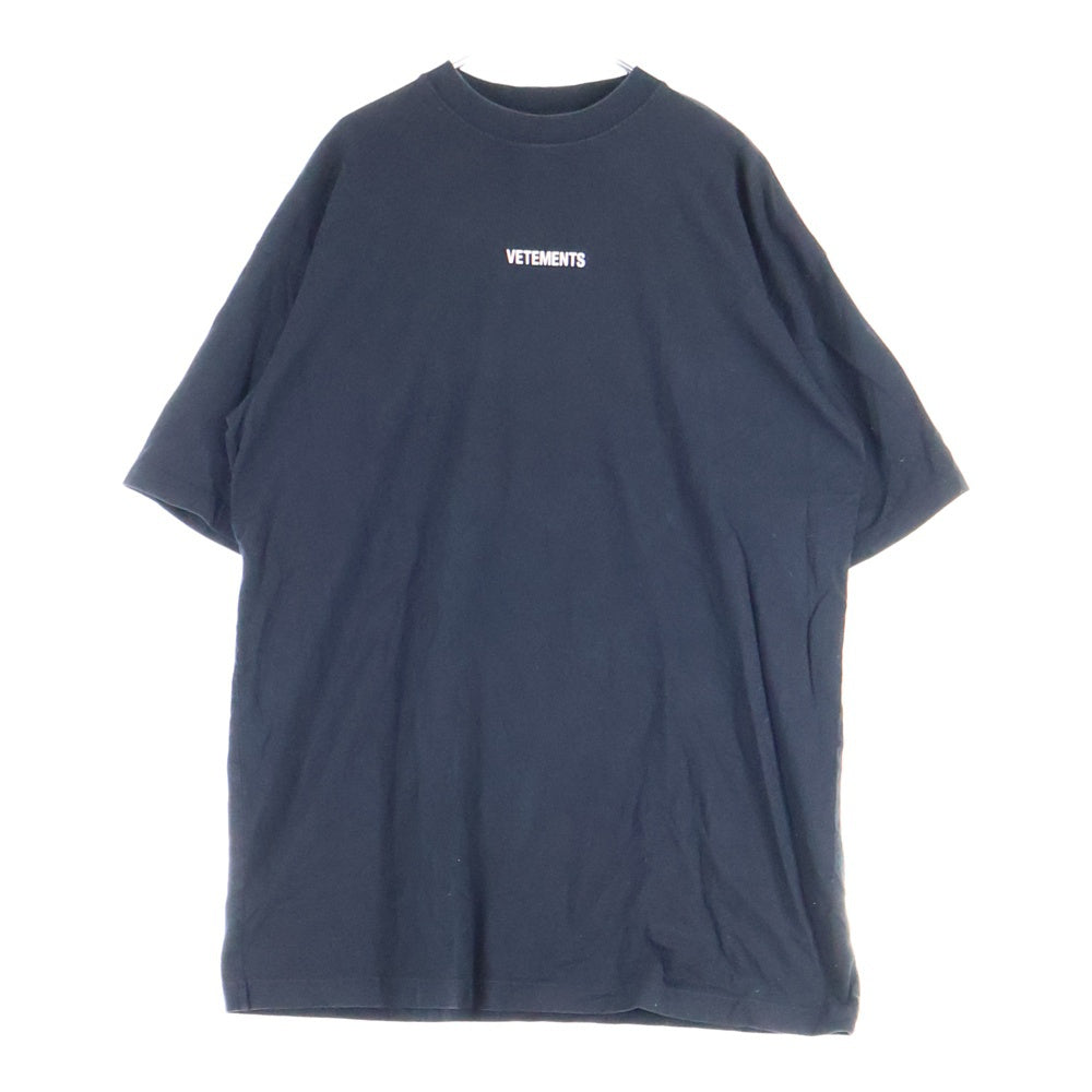 VETEMENTS(ヴェトモン) LOGO PATCH T-SHIRT ロゴ パッチ プリント Tシャツ 半袖 クルーネック オーバーサイズ UE51TR540B ブラック