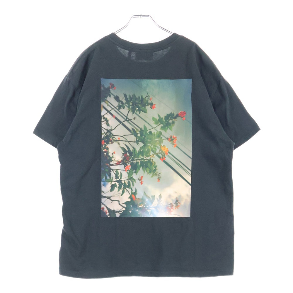 ESSENTIALS FEAR OF GOD(エッセンシャル フィアオブゴッド) FLOWER PHOTO バックプリント クルーネック 半袖Tシャツ ブラック