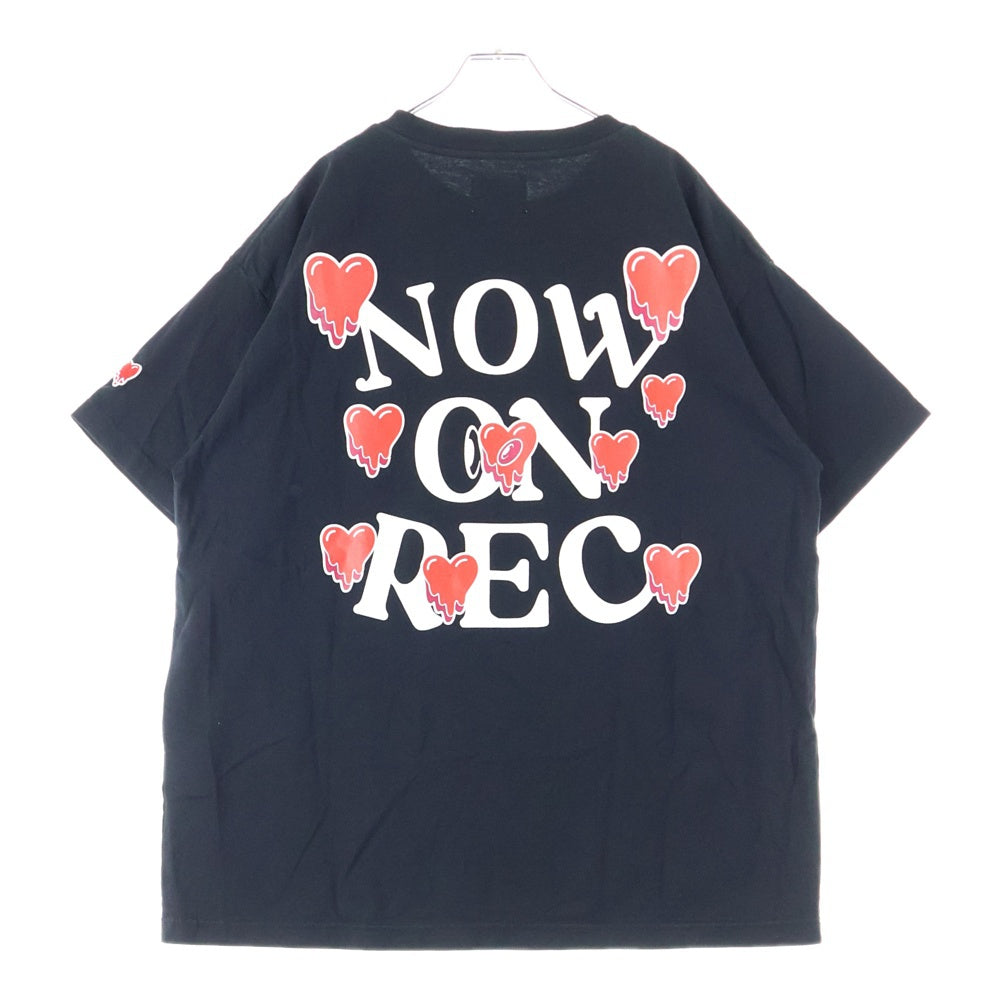 Emotionally Unavailable(エモーショナリー アンアヴェイラブル) ×NOW ON REC SS TEE COIN PARKING DELIVERY 両面プリント クルーネック 半袖Tシャツ ブラック EU-YS1-0000-C13