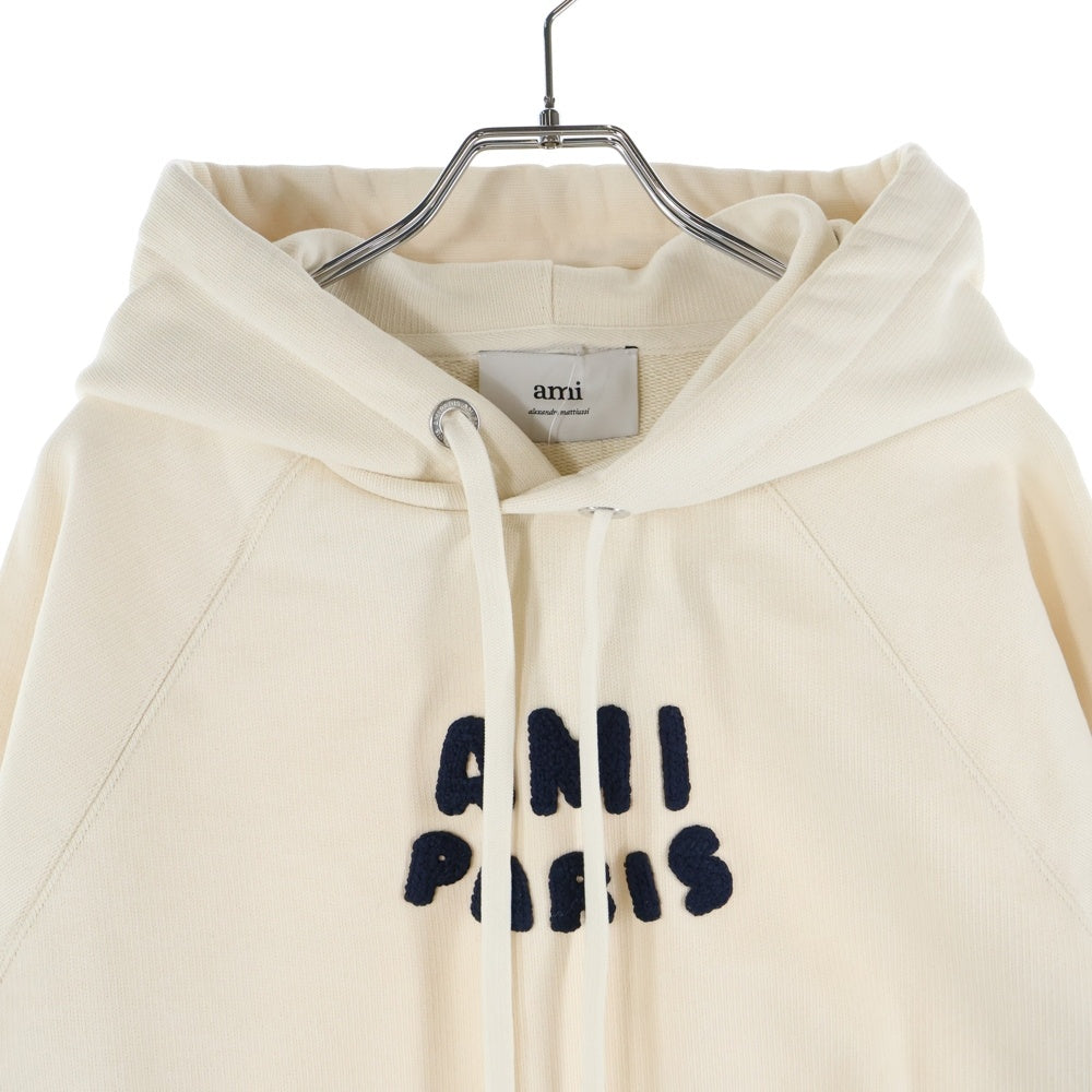 ami paris(アミパリス) ロゴパッチ プルオーバーパーカー アイボリー USW275.747