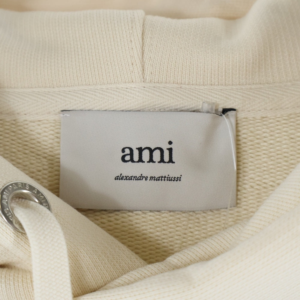 ami paris(アミパリス) ロゴパッチ プルオーバーパーカー アイボリー USW275.747