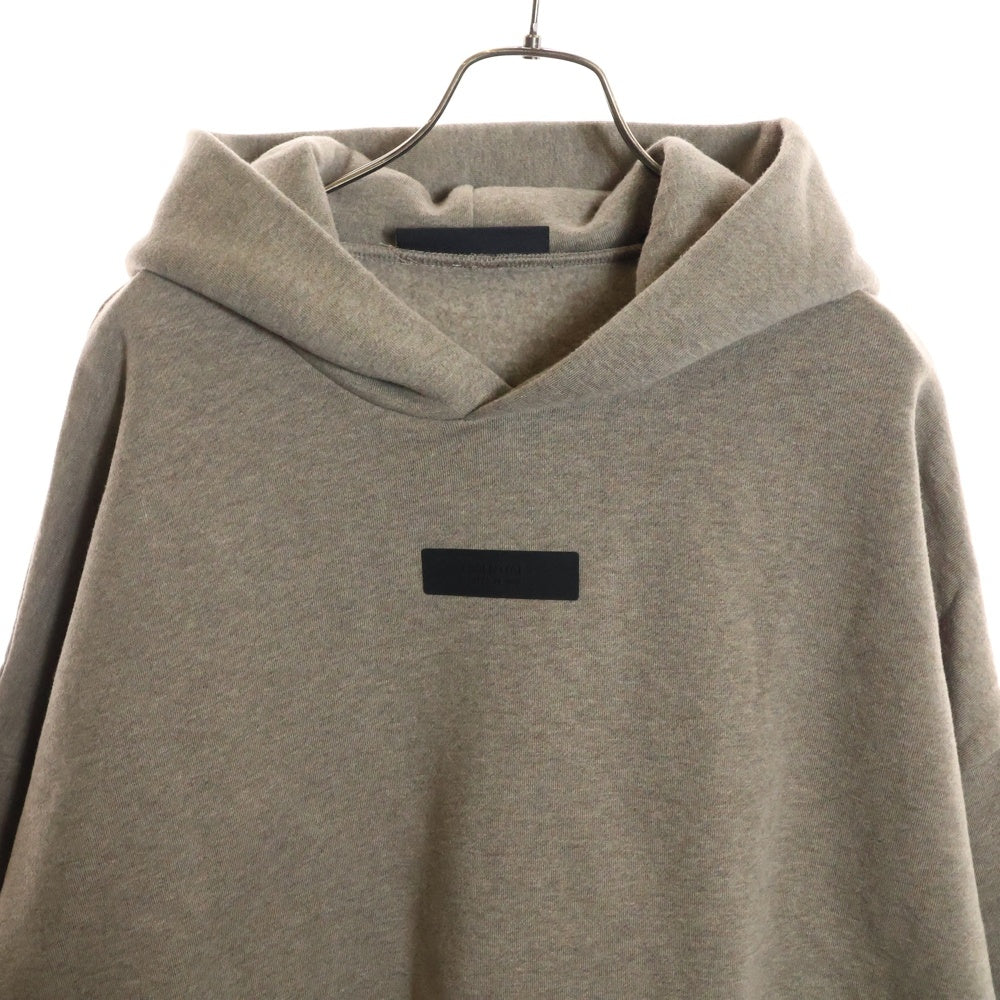 ESSENTIALS FEAR OF GOD(エッセンシャル フィアオブゴッド) フロントブラックラバーロゴ プルオーバーパーカー ベージュ
