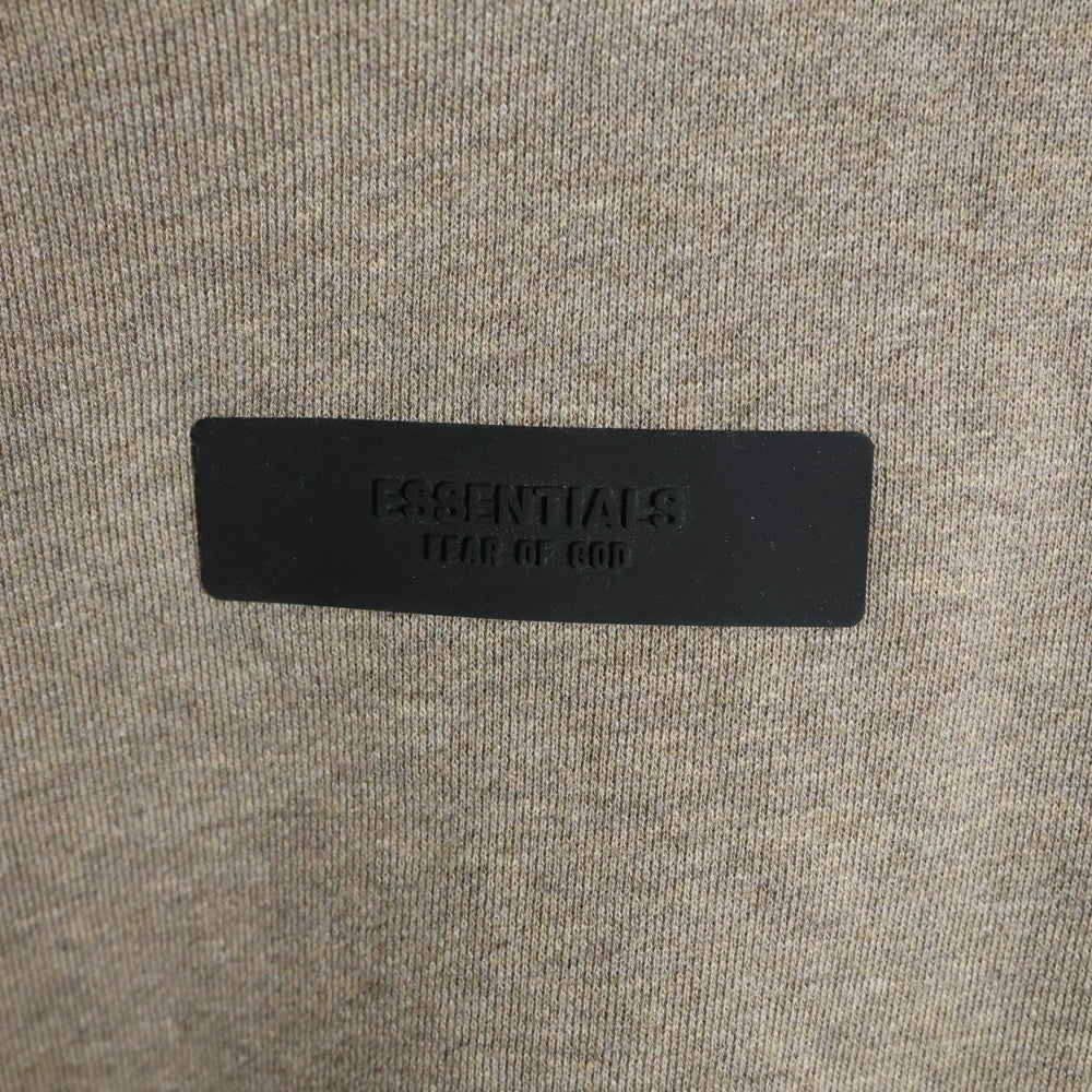 ESSENTIALS FEAR OF GOD(エッセンシャル フィアオブゴッド) フロントブラックラバーロゴ プルオーバーパーカー ベージュ