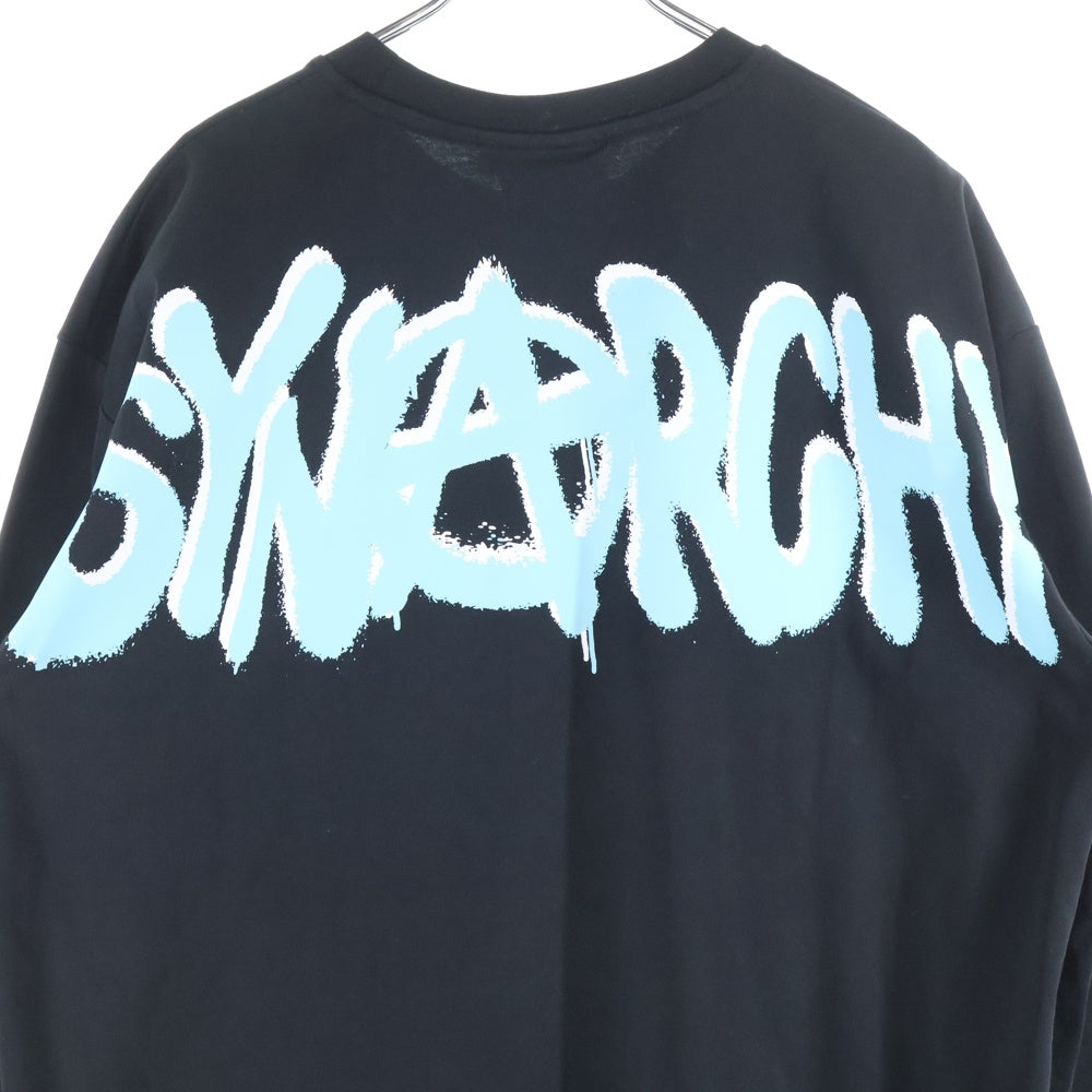 SYNA WORLD(シナ ワールド) 胸ロゴ バックプリント クルーネック長袖Tシャツ ロングスリーブカットソー ブラック