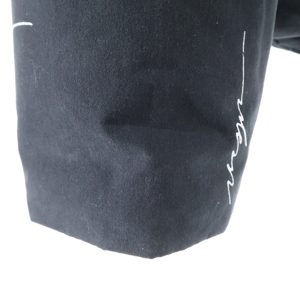 MSGM(エムエスジーエム) 総柄 ロゴ刺繍 ダウンジャケット ドローコード ブラック 3740MH02237703