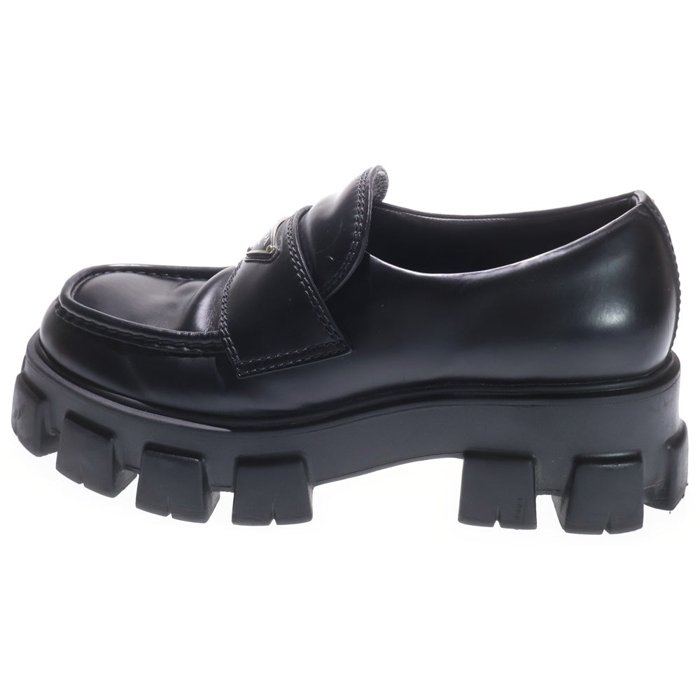 PRADA(プラダ) Monolith Pointy Brushed Leather Loafers モノリス トライアングルロゴ 三角プレート ブラッシュドレザー ローファー ブラック 2DE129