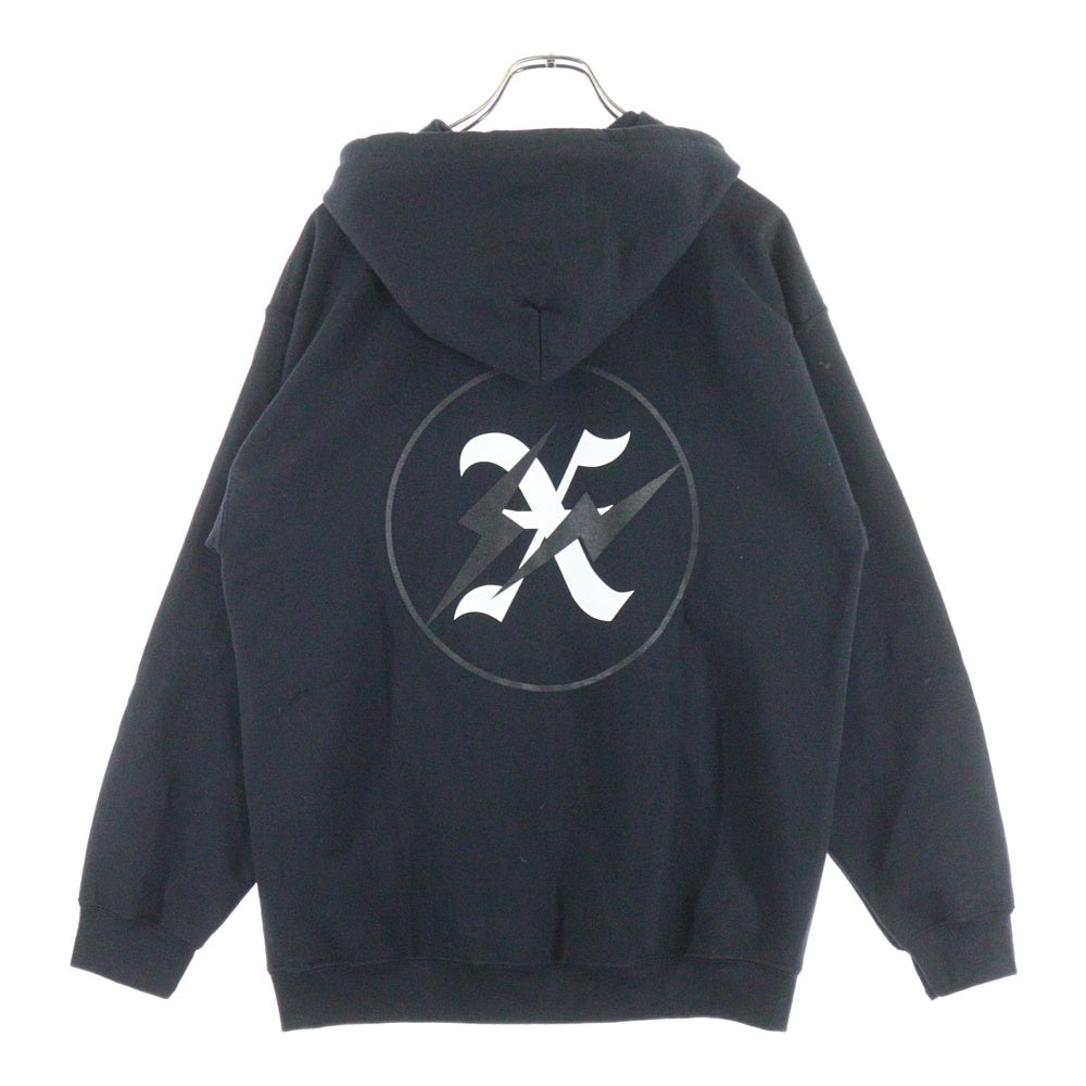 GOD SELECTION XXX(ゴッドセレクショントリプルエックス) ×FRAGMENT フラグメント 胸ロゴ バックプリント ジップアップパーカー ブラック