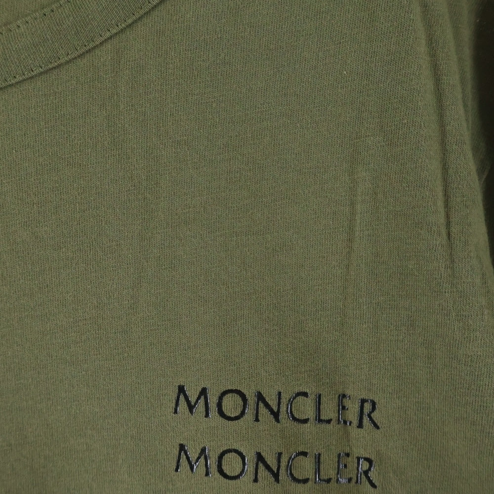MONCLER(モンクレール) MAGLIA MANICA LUNGA フロントプリントデザイン 袖ロゴワッペン ロングスリーブカットソー 長袖Tシャツ カーキ I20918D00009 89A17