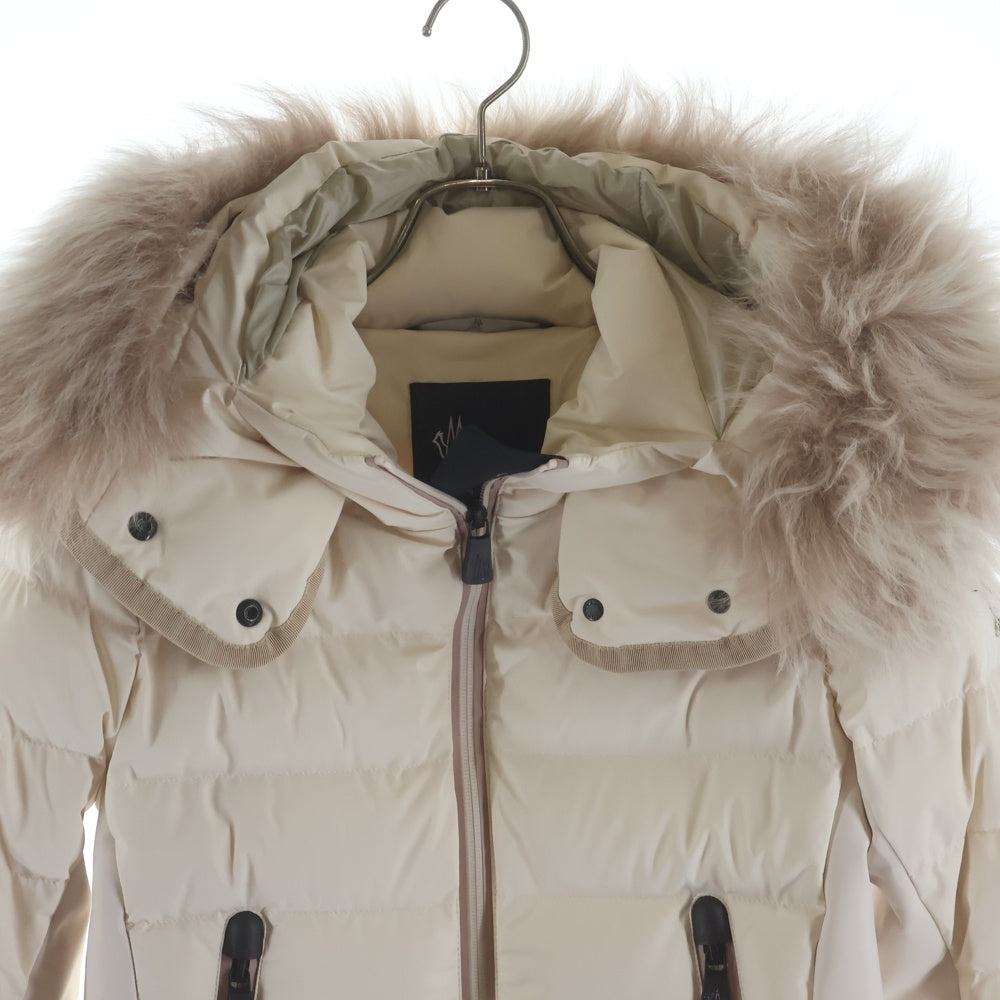 MONCLER GRENOBLE(モンクレールグルノーブル) 24AW GRENOBLE ARCESAZ ファーフード付 ダウンジャケット ホワイト J20981A00047 5399D レディース