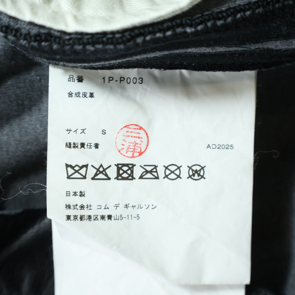 BLACK COMME des GARCONS(ブラックコムデギャルソン) 25AW 総柄 シンセティックレザー サイドジップ ストレートパンツ ブラック 1P-P003