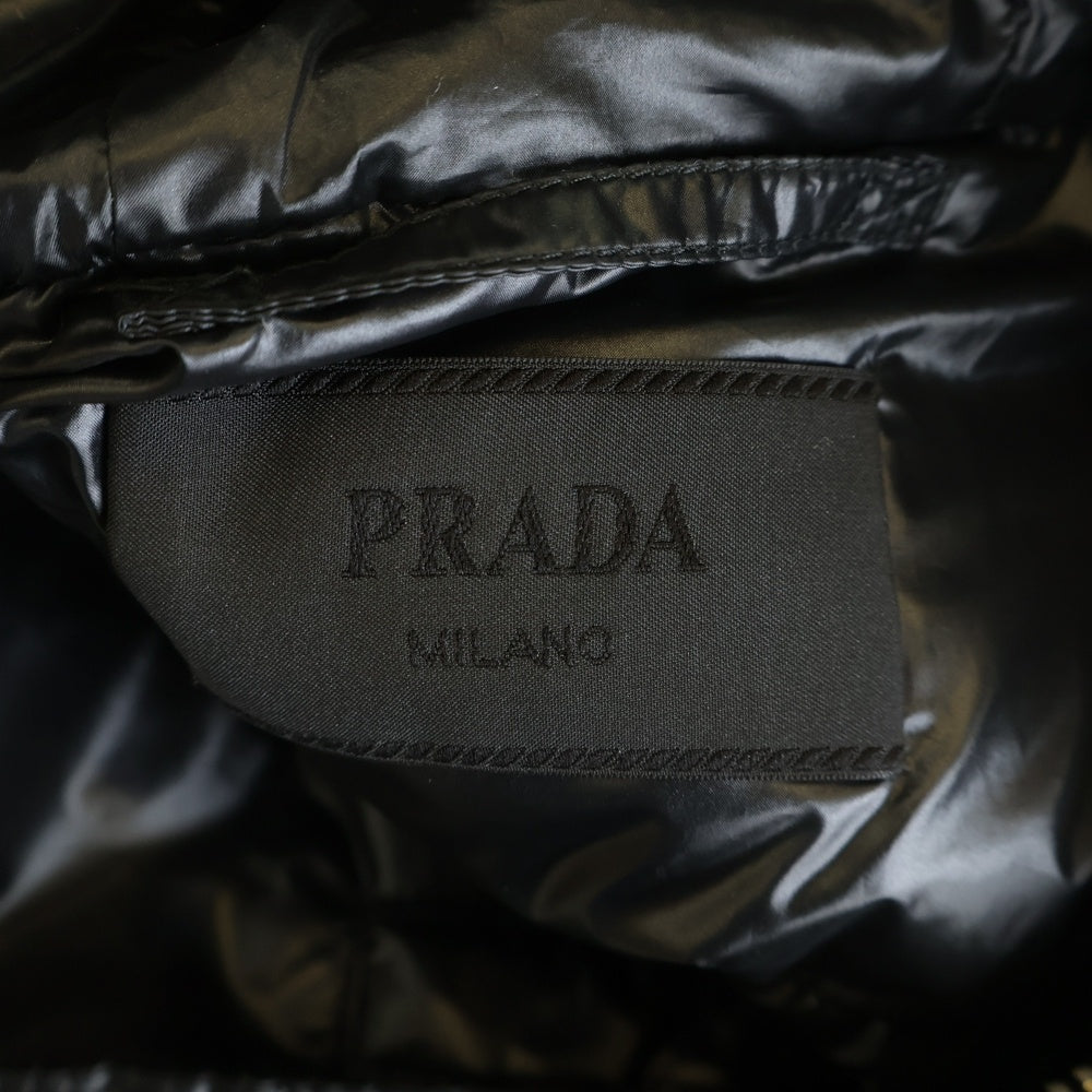PRADA(プラダ) 三角ロゴプレート フード付 ナイロン ダウンジャケット ブラック