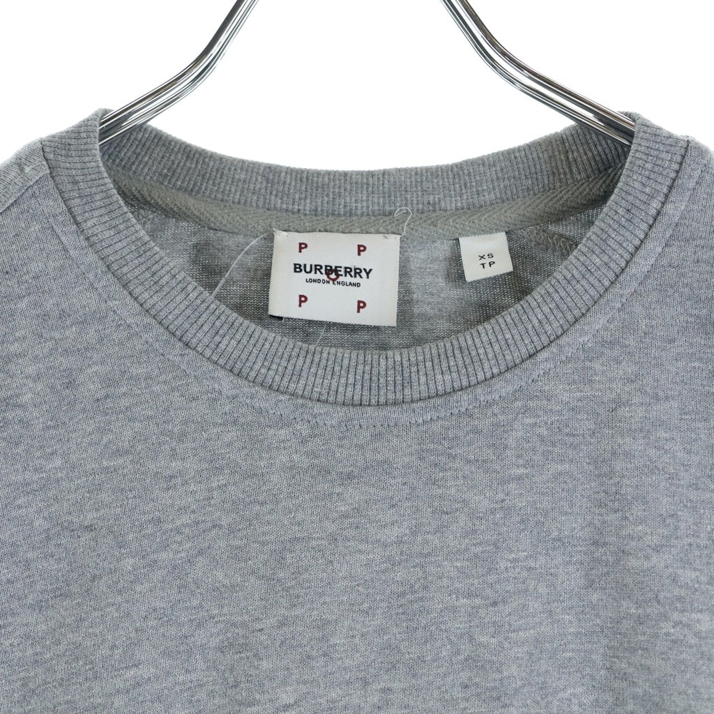 BURBERRY(バーバリー) 22SS × POP TRADING COMPANY ポップトレーニングカンパニー ロゴプリント 長袖クルーネックスウェットトレーナー グレー 8054856