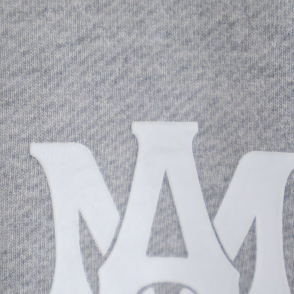 AMIRI(アミリ) MA CORE LOGO フロントロゴプリント クルーネック 長袖スウェット トレーナー グレー SRAMJYCW1038SMRBC00