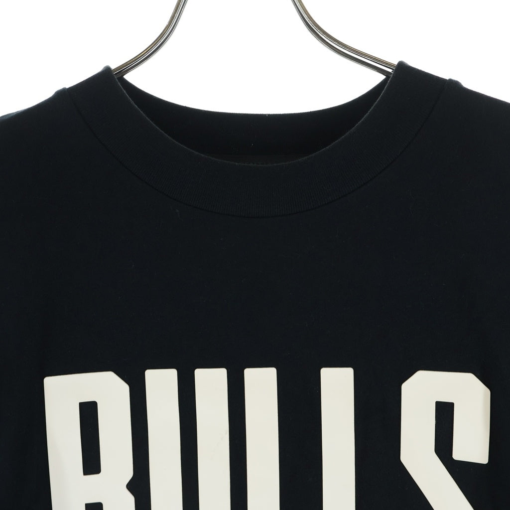 FEAR OF GOD ESSENTIALS(フィアオブゴッド エッセンシャルズ) ×NBA BULLS S/S TEE 半袖 クルーネック Tシャツ カットソー ブラック ‐
