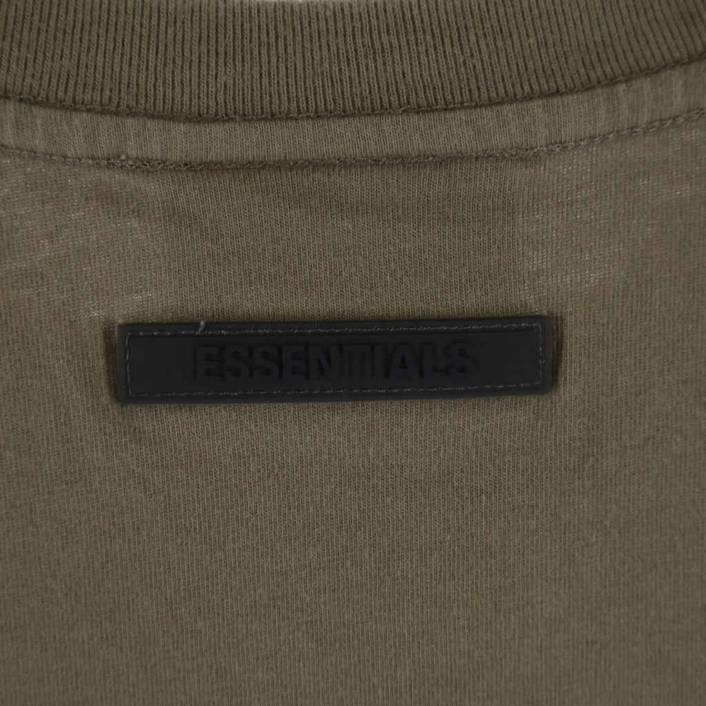 FEAR OF GOD ESSENTIALS(フィアオブゴッド エッセンシャルズ) バックラバーロゴプリント クルーネック 半袖Tシャツ ベージュ