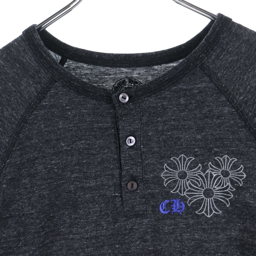 CHROME HEARTS(クロムハーツ) CHプラス バックサークルロゴプリント ヘンリーネック 7分丈 Tシャツ カットソー グレー