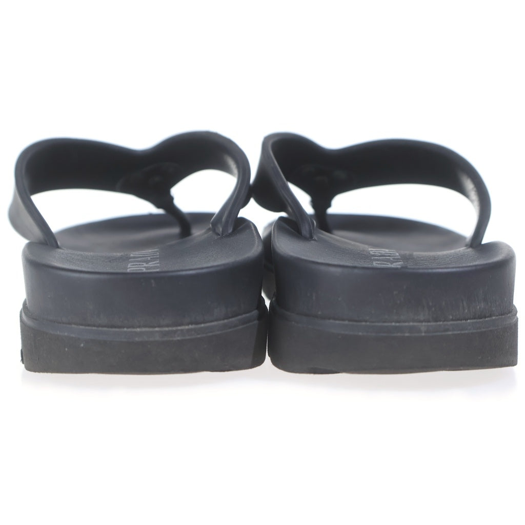 PRADA(プラダ) ラバー トング サンダル トライアングルロゴプレート ブラック 2Y3130_3LKK_F0002_F_G000