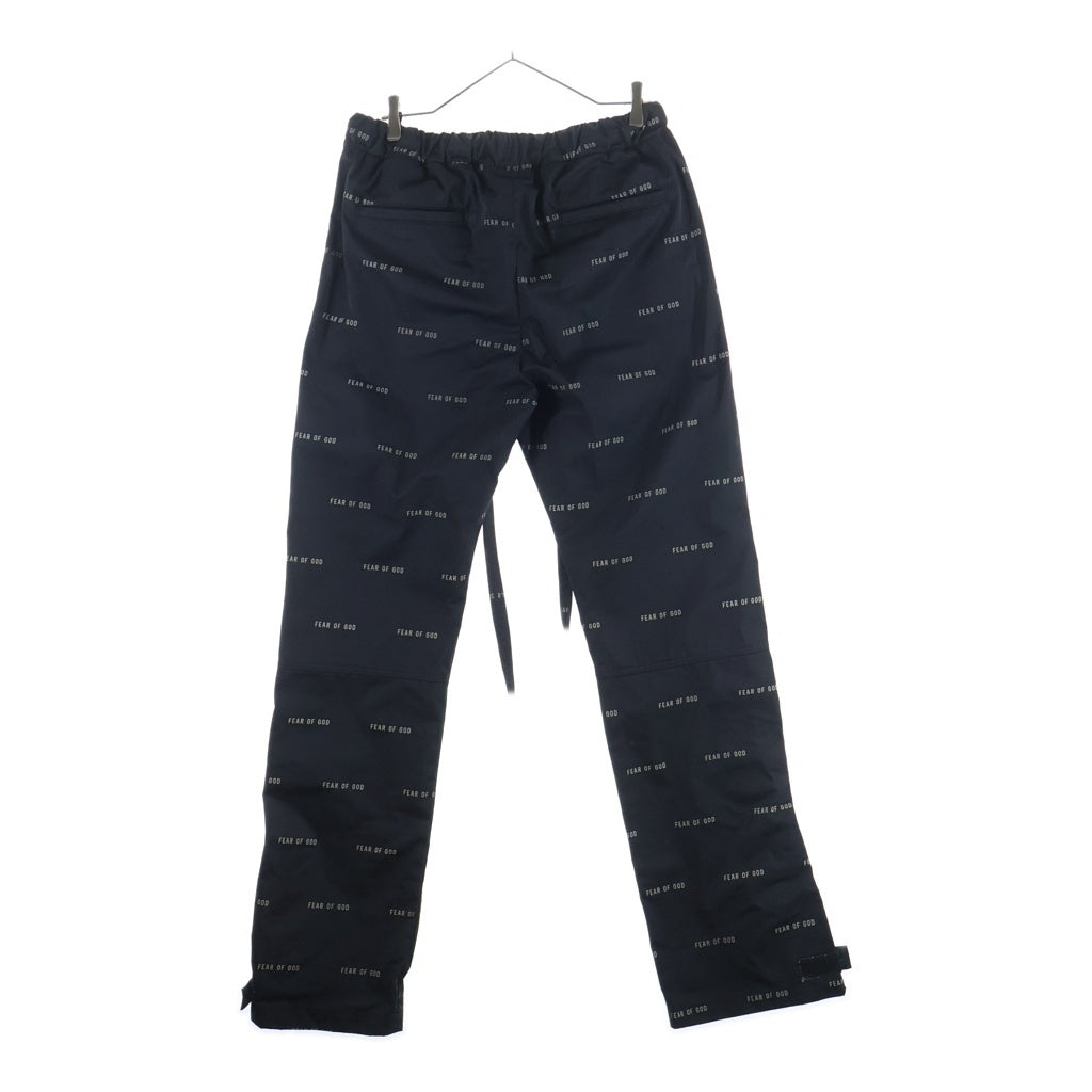 FEAR OF GOD ESSENTIALS(フィアオブゴッド エッセンシャルズ) ロゴ総柄 バックラバーロゴワッペン ナイロン バギーパンツ ブラック