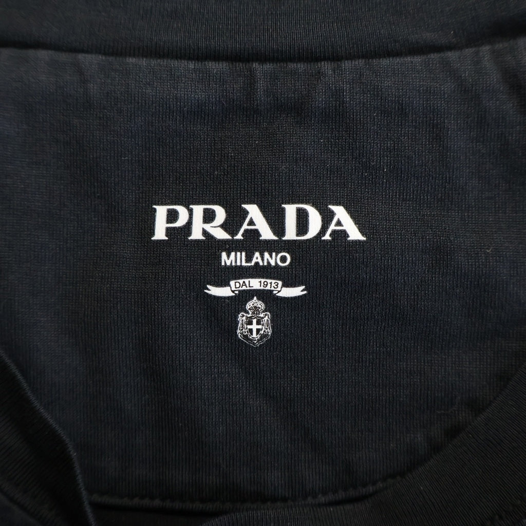 PRADA(プラダ) フロントトライアングルロゴパッチ クルーネック 半袖Tシャツ ブラック UJN852