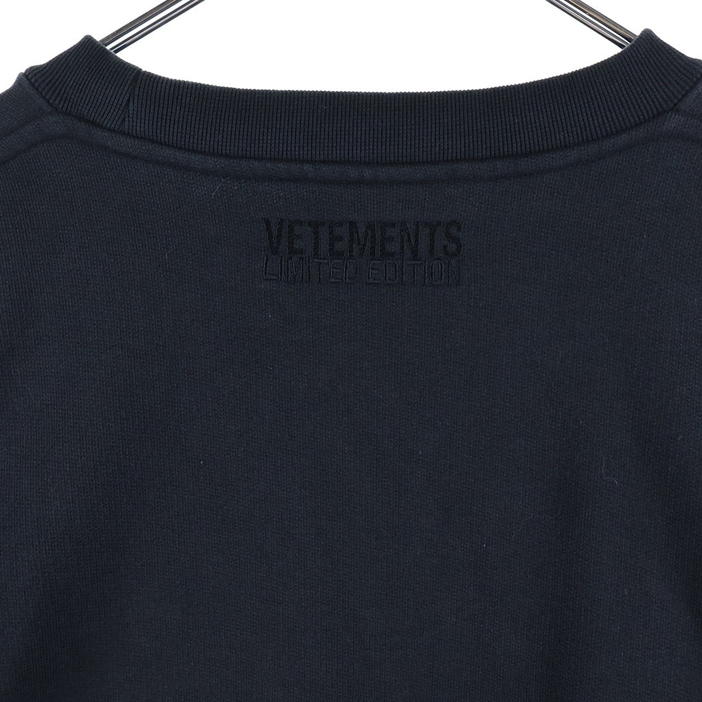 VETEMENTS(ヴェトモン) フロントロゴ刺繍 クルーネック 長袖スウェット ブラック