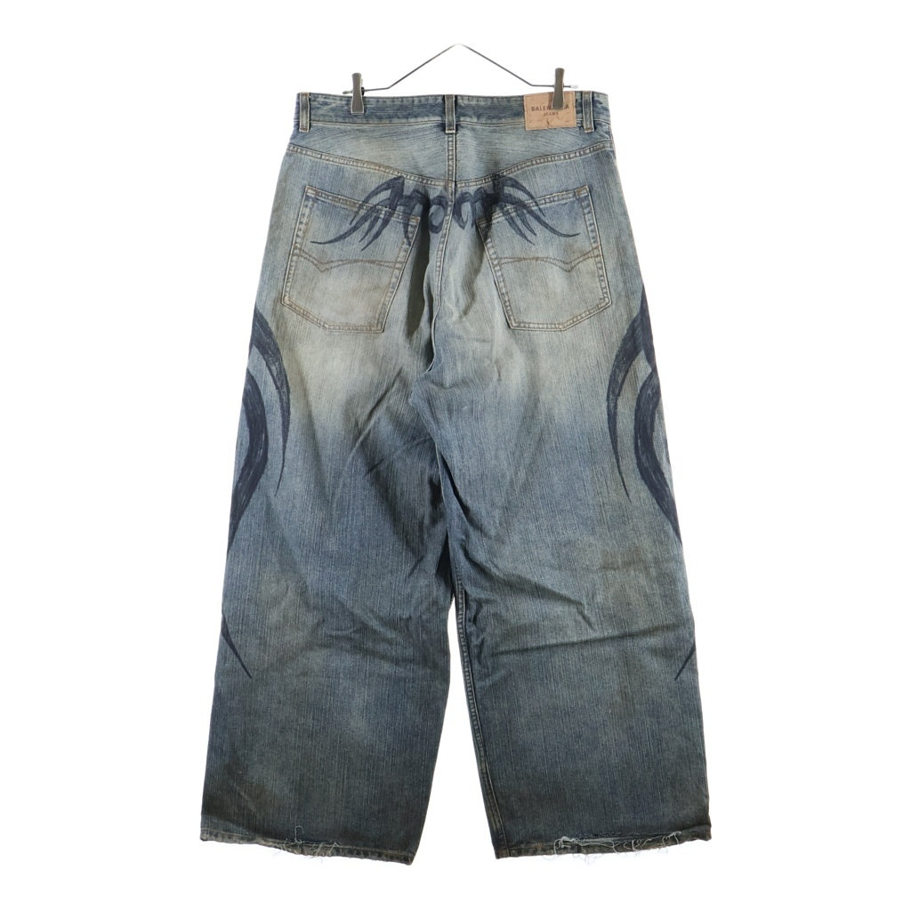 BALENCIAGA(バレンシアガ) 24AW Y2K Stretched Knee Baggy Jeans トライバルプリント ワイドデニムパンツ インディゴ 809360 TRW77
